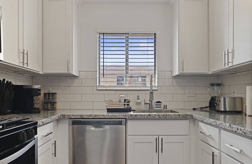 Ceres Casa | New Luxury apartment: spacious 2 beds 1 bath