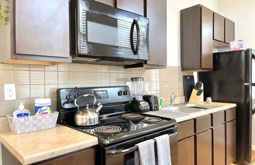McAllen Apartamento | NEW! Luxury Apt, 5 min from Mall, Airport, & Dine!