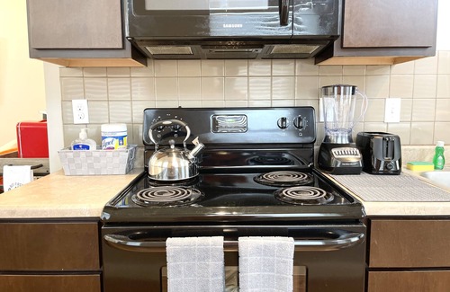 McAllen Apartamento | NEW! Luxury Apt, 5 min from Mall, Airport, & Dine!