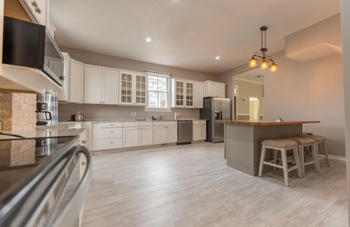 Lebanon Casa | NEW! LUXURY AWAITS! Four BR's - 3 with their own Private Bath PLUS Bonus room.