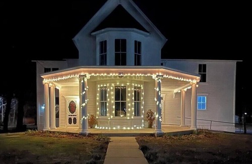 Lebanon Casa | NEW! LUXURY AWAITS! Four BR's - 3 with their own Private Bath PLUS Bonus room.
