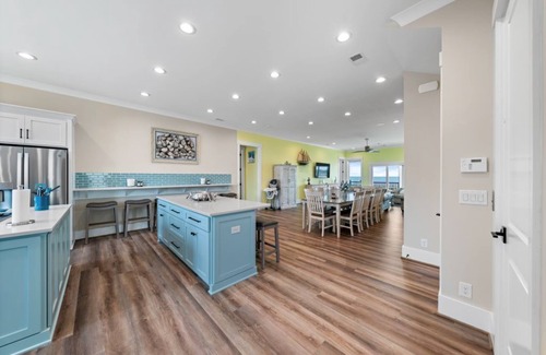 Supply Casa | New luxury beach front house steps from the ocean