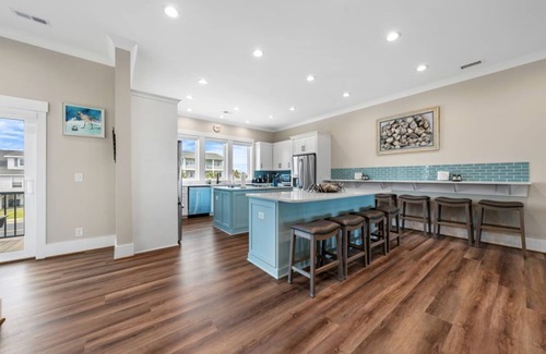 Supply Casa | New luxury beach front house steps from the ocean