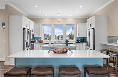 Supply Casa | New luxury beach front house steps from the ocean