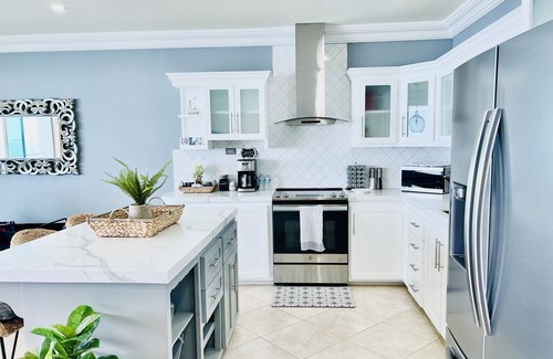 Rosarito Casa | New Luxury Beachfront Condo in Mar y Sol- Just 6 min away from Papa's & Beer!