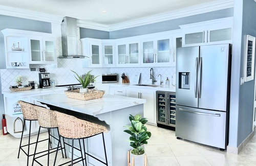 Rosarito Casa | New Luxury Beachfront Condo in Mar y Sol- Just 6 min away from Papa's & Beer!