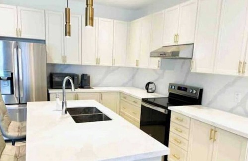 Wasaga Beach Casa | New Luxury Bungalow Home in Wasaga Beach