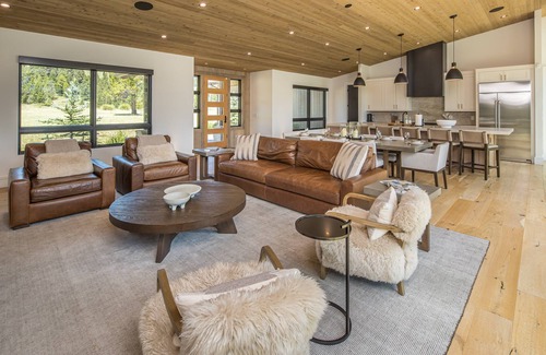 Big Sky Casa | NEW! Luxury Home - Private hot tub, amazing views, excellent location!