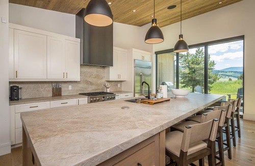 Big Sky Casa | NEW! Luxury Home - Private hot tub, amazing views, excellent location!