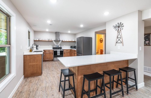 Steelville Casa | **NEW** Luxury Home overlooking Meramec River w Game Room, Private River Access
