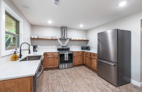 Steelville Casa | **NEW** Luxury Home overlooking Meramec River w Game Room, Private River Access