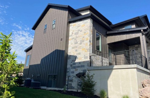 Ogden Casa | NEW Luxury Home super comfy By Snowbasin & Pow Mow