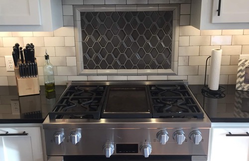 Lakeville Casa | Nueva casa de lujo con enorme barra húmeda lista para el Super Bowl LII