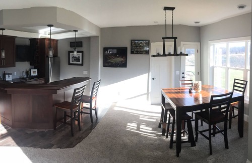 Lakeville Casa | Nueva casa de lujo con enorme barra húmeda lista para el Super Bowl LII