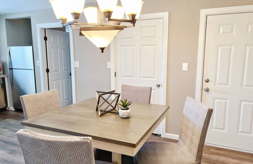 Orange Casa | New Luxury I King Bed I 4br & 2ba Whole House in Central Orange
