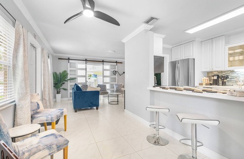 Tarpon River Casa | New Luxury: Mins to beach GIANT games Entire Home & King Suite Coffee, Ac, WiFi!