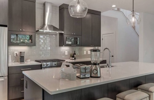 Belmont Casa | New Luxury Modern Farmhouse, Downtown C'Ville