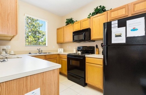 Kissimmee Casa | NEW! Luxury Regal Oaks Townhome Near Disney with Resort-Style Amenities & Old Town Fu