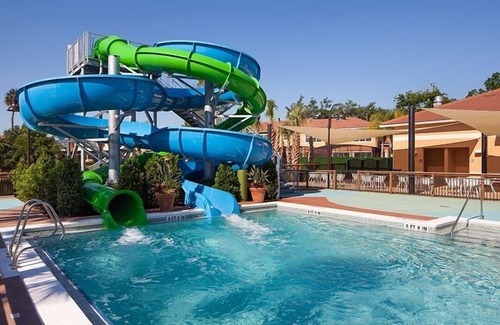 Kissimmee Casa | NEW! Luxury Regal Oaks Townhome Near Disney with Resort-Style Amenities & Old Town Fu