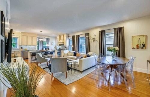 Forest Hills - Woodbourne Condominio | New Luxury Renovation | near T