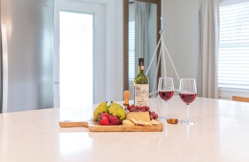 Bellevue Terrace Casa | New Luxury Stay. Backyard Games. Near Siesta Key.
