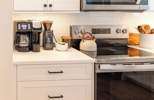 Bellevue Terrace Casa | New Luxury Stay. Backyard Games. Near Siesta Key.