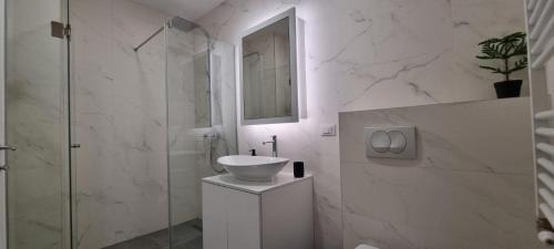 Vracar Apartamento | New luxury suite near St Sava Temple with garage