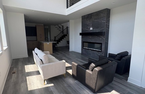 Olathe Casa | NEW Luxury townhome w/excellent location