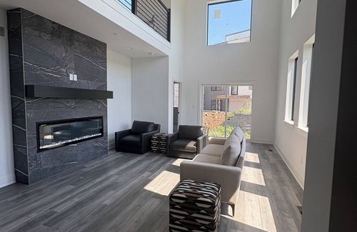 Olathe Casa | NEW Luxury townhome w/excellent location