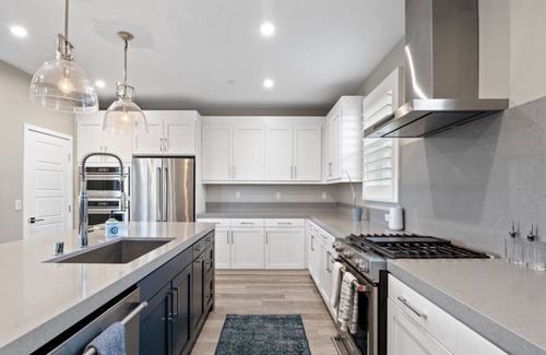Serra Mesa Casa | NEW Luxury Townhouse w/ Rooftop Deck