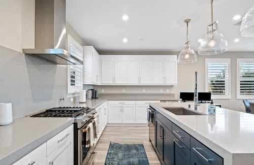 Serra Mesa Casa | NEW Luxury Townhouse w/ Rooftop Deck