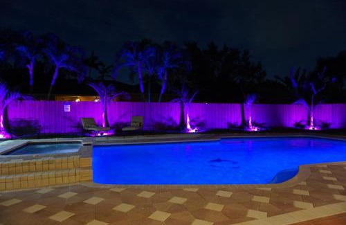 Richmond West Casa | NEW LUXURY VACATION DREAM RENTAL- SLEEPS 15!