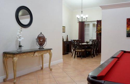 Richmond West Casa | NEW LUXURY VACATION DREAM RENTAL- SLEEPS 15!