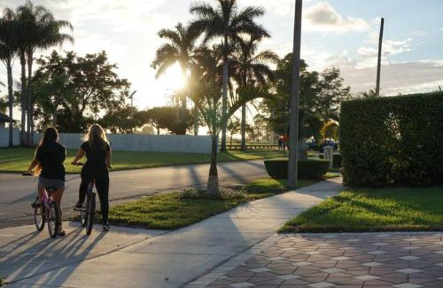 Richmond West Casa | NEW LUXURY VACATION DREAM RENTAL- SLEEPS 15!