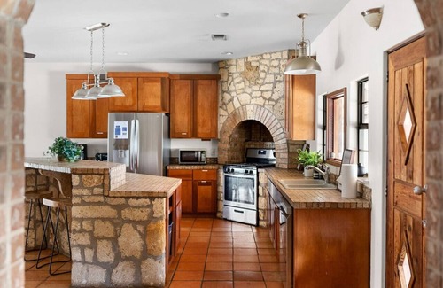 Leander Casa | New! Luxury Villa | hot tub | Great for families