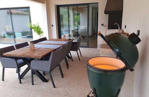 Malaucene Casa | New luxury villa Provence | Mt Ventoux | Pool with view | Big Green Egg