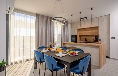 Podstrana Villa | Villa de lujo - Roma 1 y 2 con dos piscinas climatizadas de agua salada cerca del mar