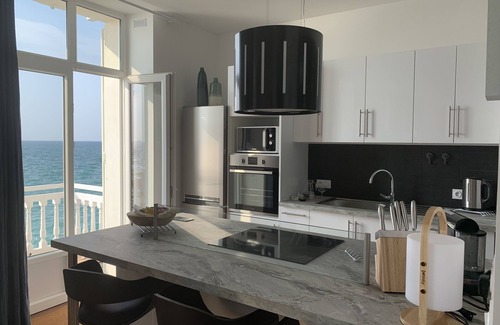 Parame Apartamento | NUEVO! Magnífica vista al mar ... Excelente apartamento (3 ***) pies renovados en el agua
