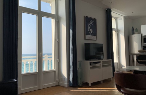 Parame Apartamento | NUEVO! Magnífica vista al mar ... Excelente apartamento (3 ***) pies renovados en el agua