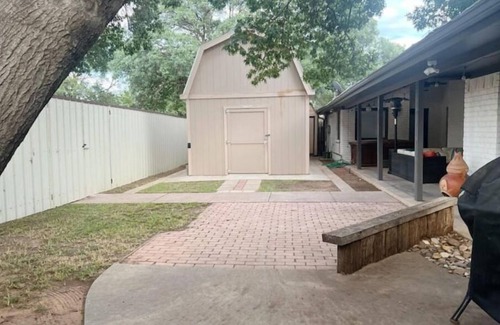 Lubbock Casa | NEW Magnolia Mansion-4400sqft Hot Tub & 2 Game Rms