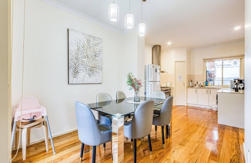 Glen Waverley Casa | New Melbourne Staycation 3BRM