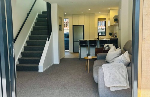 Merivale Casa | New Merivale townhouse, centrally located by Hagley Park and City.