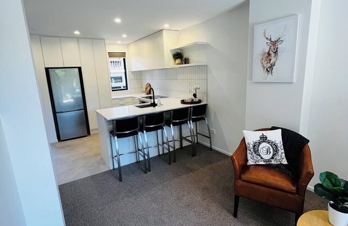 Merivale Casa | New Merivale townhouse, centrally located by Hagley Park and City.