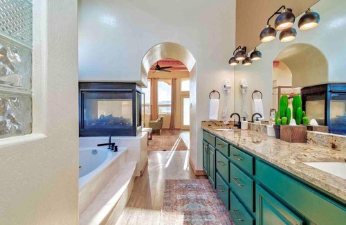 Rio Rancho Casa | New Mexico Style Home, Stunning Views & Sunrise