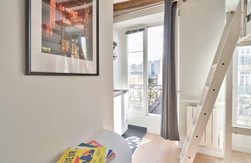 Strasbourg -Saint-Denis Apartamento | NEW Mezzanine Studio in the Heart of Paris (4F)