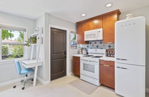 Ventura Casa | New Midcentury in the heart of Ventura-5 min bike ride to beach or downtown