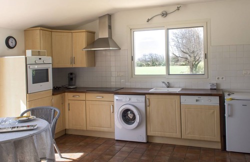 Saint-Martin-de-Crau Apartamento | Apartamento T2, confortable, tranquilo en casa de campo provenzal en el campo. aire acondicionado, totalmente equipado