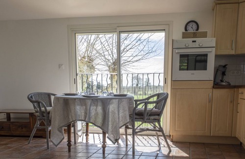 Saint-Martin-de-Crau Apartamento | Apartamento T2, confortable, tranquilo en casa de campo provenzal en el campo. aire acondicionado, totalmente equipado