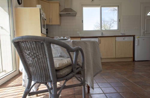 Saint-Martin-de-Crau Apartamento | Apartamento T2, confortable, tranquilo en casa de campo provenzal en el campo. aire acondicionado, totalmente equipado