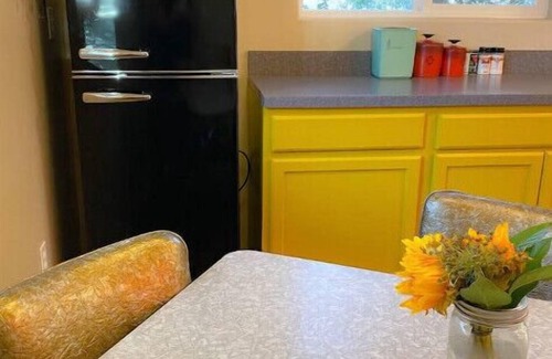 Creston Casa | New Mod decor in California Western Wine Country!